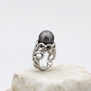 Silver Ring with Grey Pearl