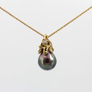 Gold Pendant with Tahitian Grey Pearl and Diamond – “Mars” Collection
