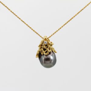 Gold Pendant with Tahitian Grey Pearl and Diamond – Marte Collection