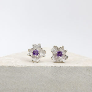 Silver flower-shaped earrings with Amethysts