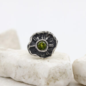 925‰ Sterling Silver Ring with Peridot